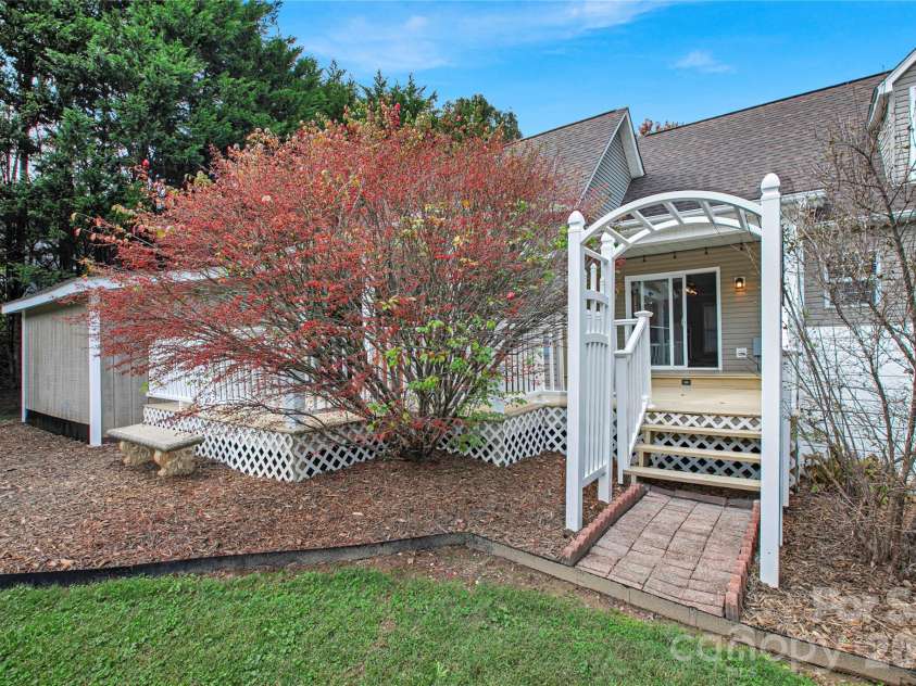 234 High Ridge Drive, Mills River, NC 28759.  MLS# CAR4431483, YatesRealty ID 55110. 