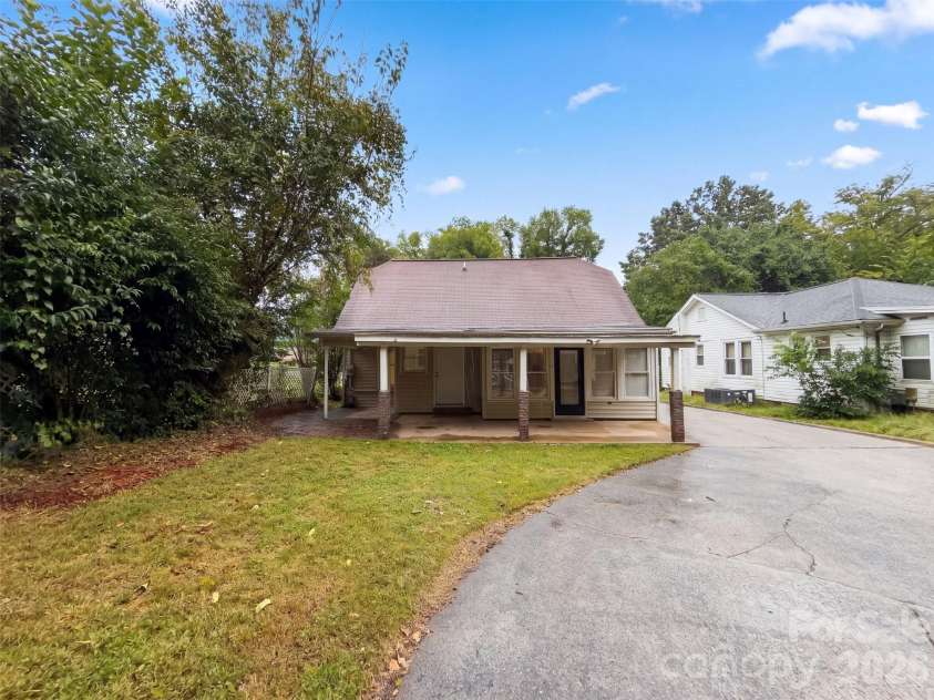 199 Vance Drive, Concord, NC 28025.  MLS# CAR4432162, YatesRealty ID 55112. 