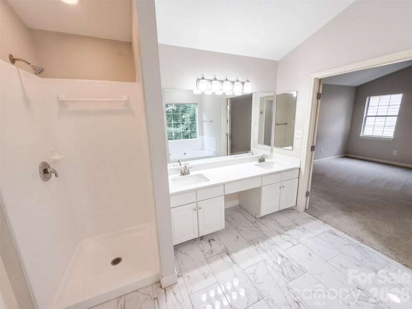6306 Oxwynn Lane, Charlotte, NC 28270.  MLS# CAR4432171, YatesRealty ID 55114. 
