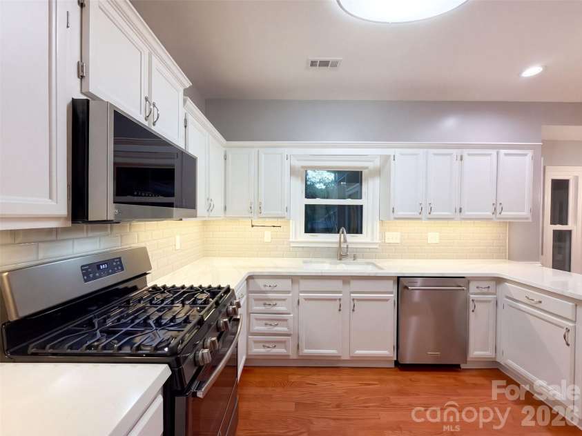 2315 Heathershire Lane, Matthews, NC 28105.  MLS# CAR4432198, YatesRealty ID 55115. 
