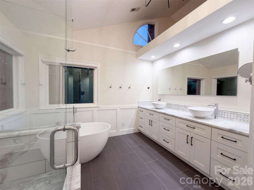2315 Heathershire Lane, Matthews, NC 28105.  MLS# CAR4432198, YatesRealty ID 55115. 