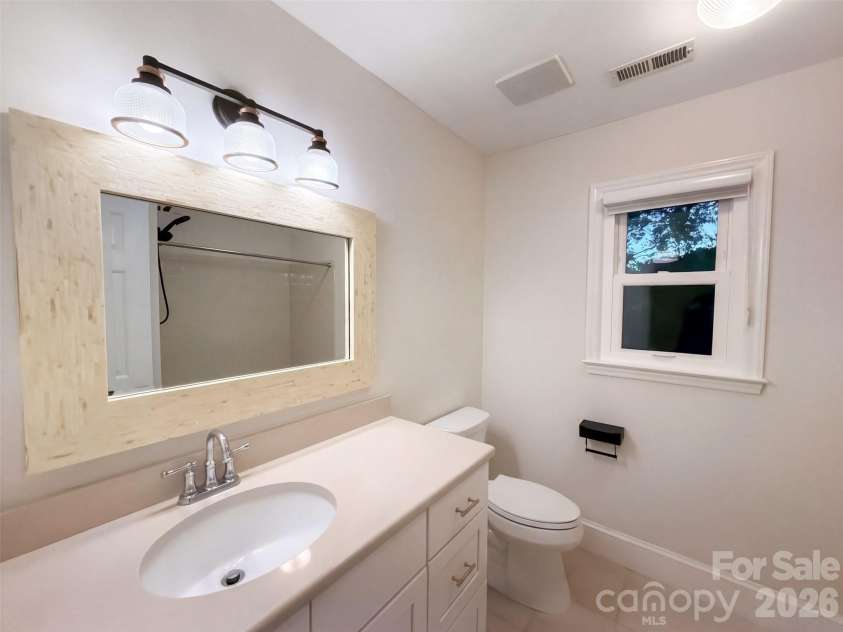 2315 Heathershire Lane, Matthews, NC 28105.  MLS# CAR4432198, YatesRealty ID 55115. 