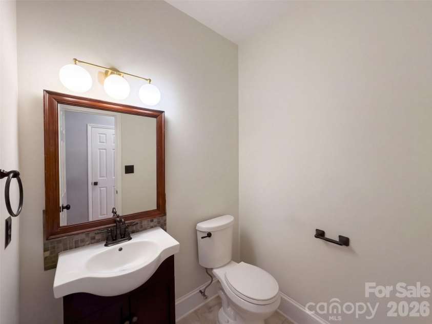 2315 Heathershire Lane, Matthews, NC 28105.  MLS# CAR4432198, YatesRealty ID 55115. 