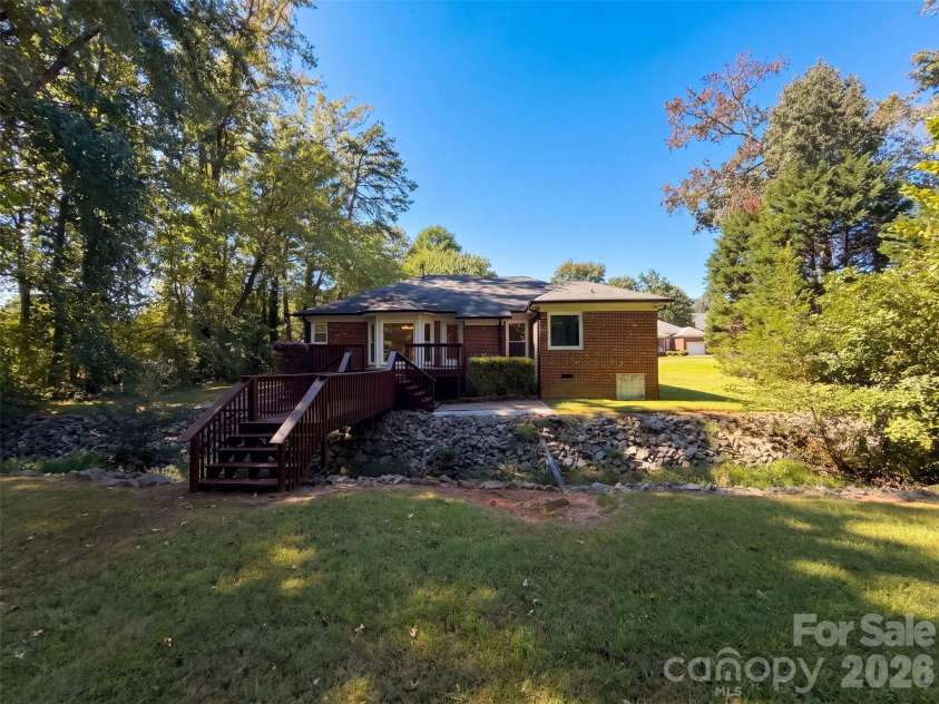 1104 Thoroughbred Place, Concord, NC 28027.  MLS# CAR4432188, YatesRealty ID 55118. 