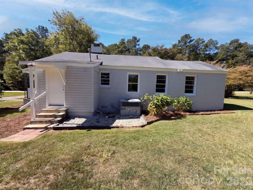 521 Grace Avenue, Lancaster, SC 29720.  MLS# CAR4432190, YatesRealty ID 55119. 