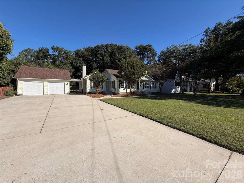 208 Pressly Street, Clover, SC 29710.  MLS# CAR4432192, YatesRealty ID 55120. 