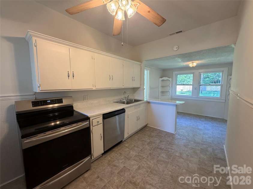208 Pressly Street, Clover, SC 29710.  MLS# CAR4432192, YatesRealty ID 55120. 