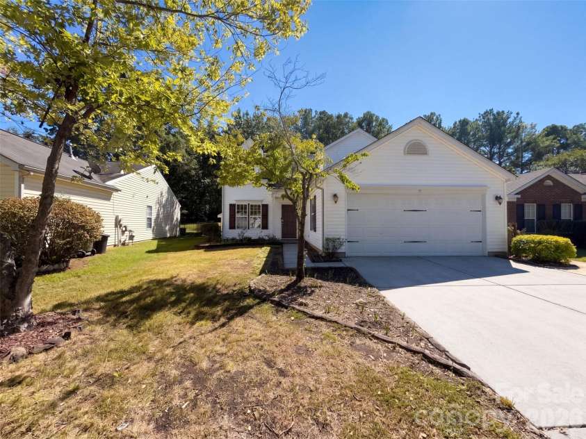 10526 Glory Meadow Court, Charlotte, NC 28278.  MLS# CAR4432181, YatesRealty ID 55121. 