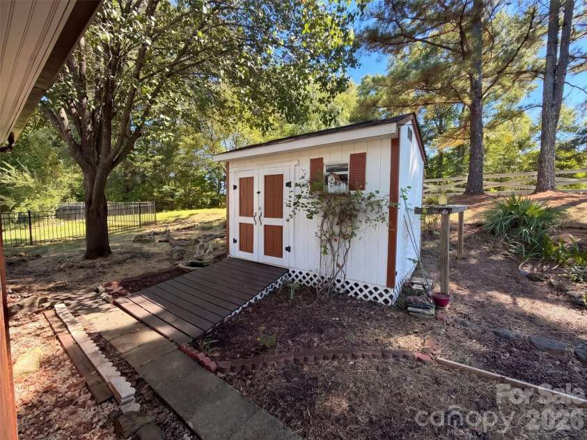 10526 Glory Meadow Court, Charlotte, NC 28278.  MLS# CAR4432181, YatesRealty ID 55121. 