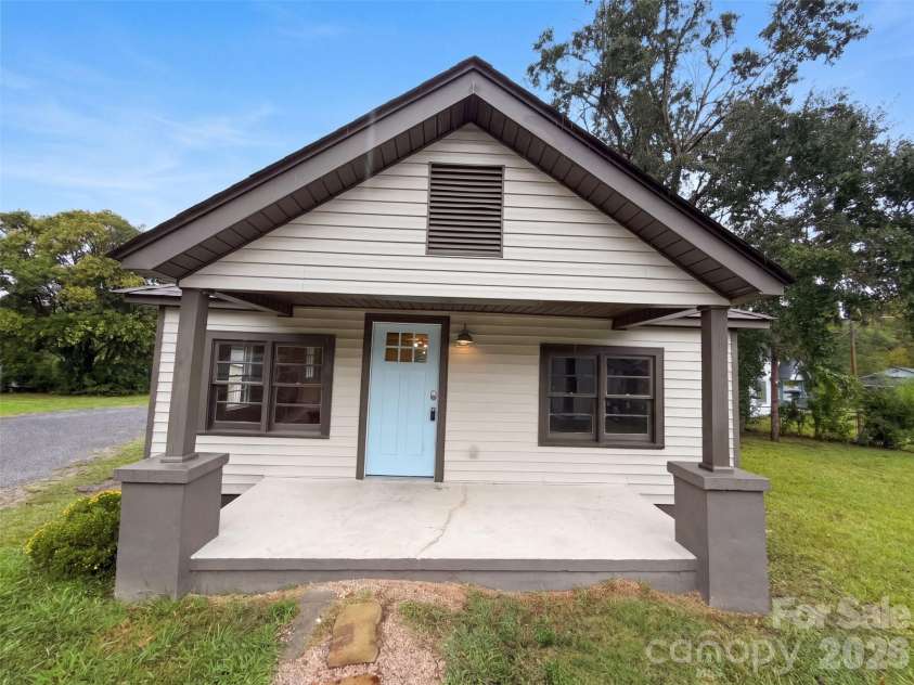 103 Southside Circle, Lancaster, SC 29720.  MLS# CAR4432176, YatesRealty ID 55123. 