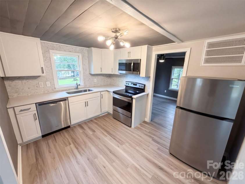 103 Southside Circle, Lancaster, SC 29720.  MLS# CAR4432176, YatesRealty ID 55123. 