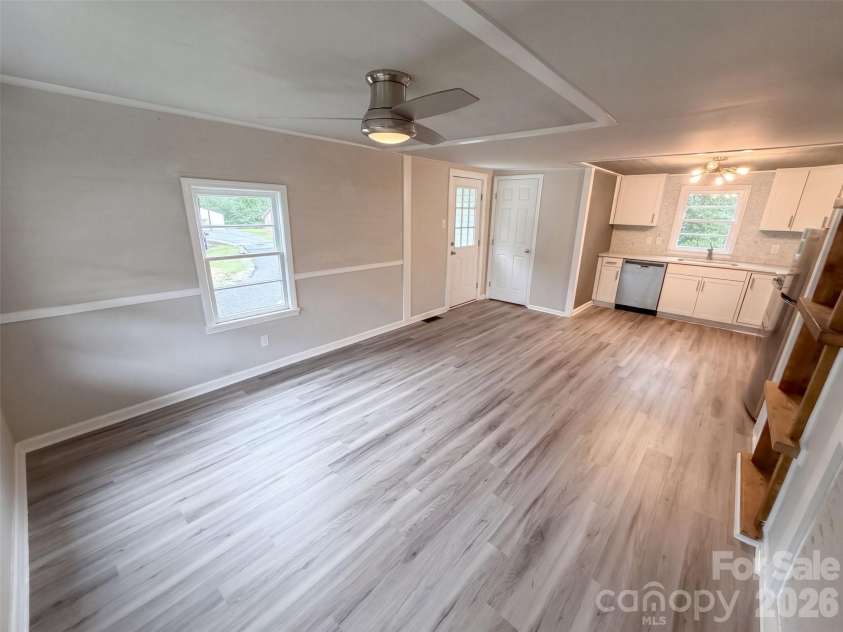 103 Southside Circle, Lancaster, SC 29720.  MLS# CAR4432176, YatesRealty ID 55123. 