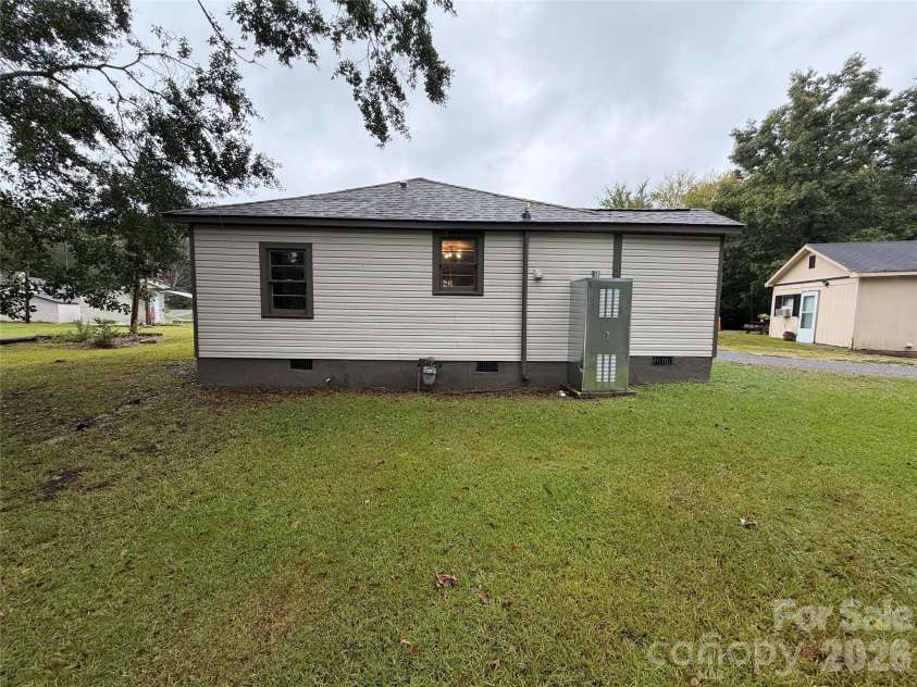 103 Southside Circle, Lancaster, SC 29720.  MLS# CAR4432176, YatesRealty ID 55123. 