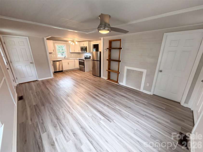 103 Southside Circle, Lancaster, SC 29720.  MLS# CAR4432176, YatesRealty ID 55123. 