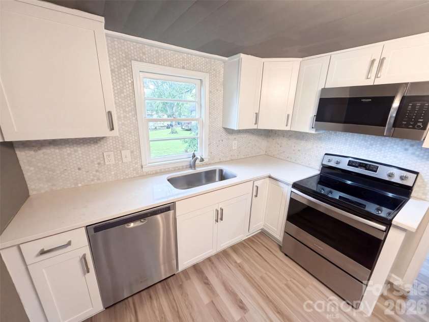 103 Southside Circle, Lancaster, SC 29720.  MLS# CAR4432176, YatesRealty ID 55123. 