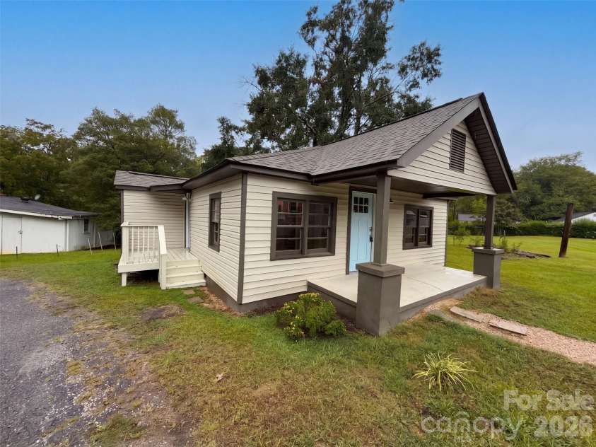 103 Southside Circle, Lancaster, SC 29720.  MLS# CAR4432176, YatesRealty ID 55123. 