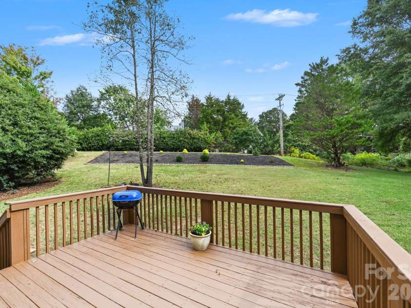 1418 Coachman Drive, Waxhaw, NC 28173.  MLS# CAR4428919, YatesRealty ID 55125. 
