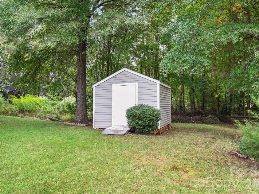1418 Coachman Drive, Waxhaw, NC 28173.  MLS# CAR4428919, YatesRealty ID 55125. 