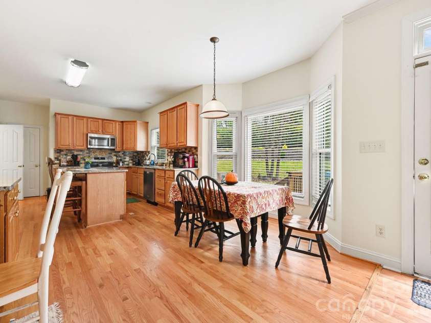 1418 Coachman Drive, Waxhaw, NC 28173.  MLS# CAR4428919, YatesRealty ID 55125. KITCHEN