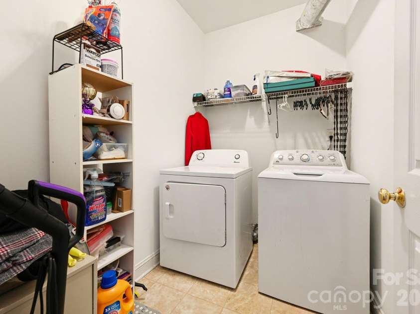 1418 Coachman Drive, Waxhaw, NC 28173.  MLS# CAR4428919, YatesRealty ID 55125. LAUNDRY ROOM