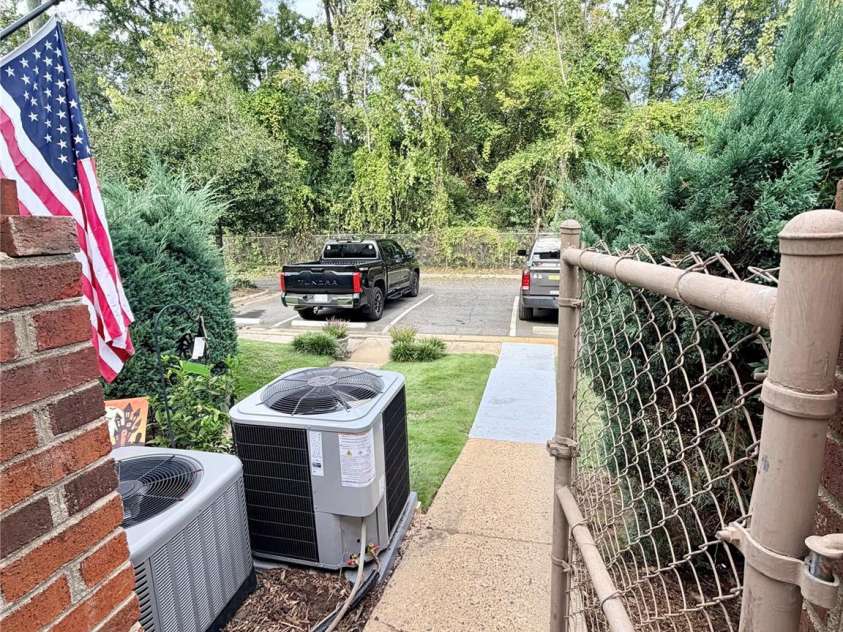 11011 Hunter Trail Lane, Charlotte, NC 28226.  MLS# CAR4429375, YatesRealty ID 55126. 