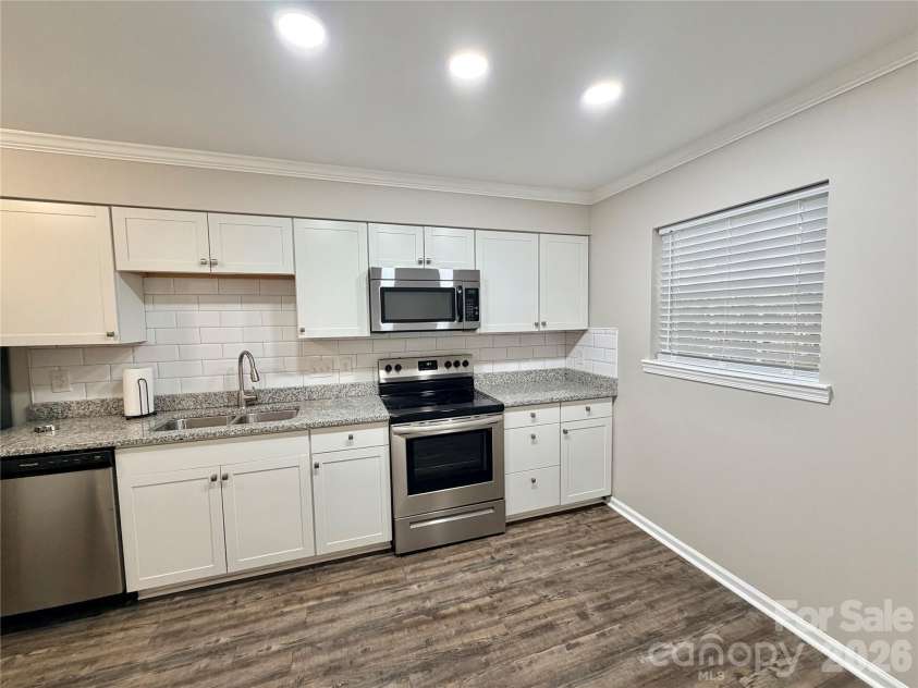 11011 Hunter Trail Lane, Charlotte, NC 28226.  MLS# CAR4429375, YatesRealty ID 55126. 