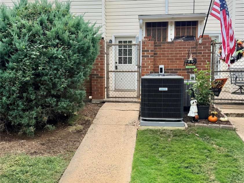 11011 Hunter Trail Lane, Charlotte, NC 28226.  MLS# CAR4429375, YatesRealty ID 55126. Back entrance