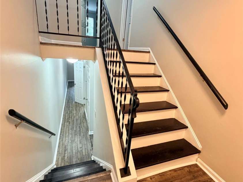 11011 Hunter Trail Lane, Charlotte, NC 28226.  MLS# CAR4429375, YatesRealty ID 55126. Front entrance