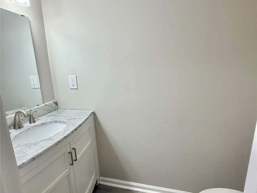 11011 Hunter Trail Lane, Charlotte, NC 28226.  MLS# CAR4429375, YatesRealty ID 55126. Half bath downstairs