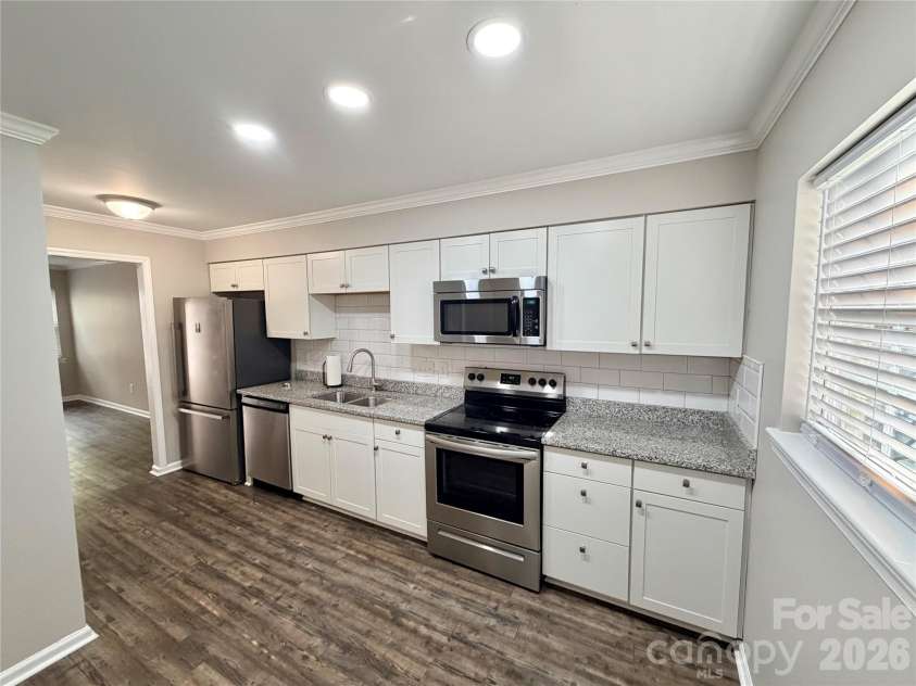 11011 Hunter Trail Lane, Charlotte, NC 28226.  MLS# CAR4429375, YatesRealty ID 55126. Kitchen