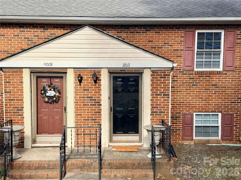11011 Hunter Trail Lane, Charlotte, NC 28226.  MLS# CAR4429375, YatesRealty ID 55126. Welcome Home