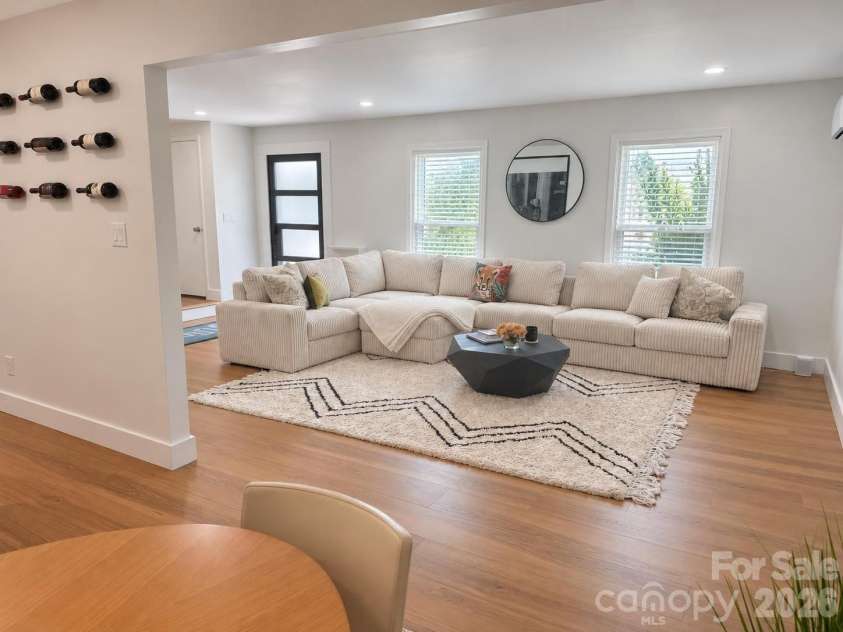 822 Ingraham Place, Charlotte, NC 28270.  MLS# CAR4431219, YatesRealty ID 55131. 