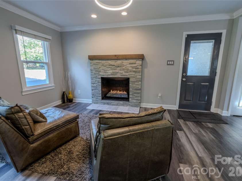 7055 Crossridge Road, Charlotte, NC 28214.  MLS# CAR4431183, YatesRealty ID 55132. 