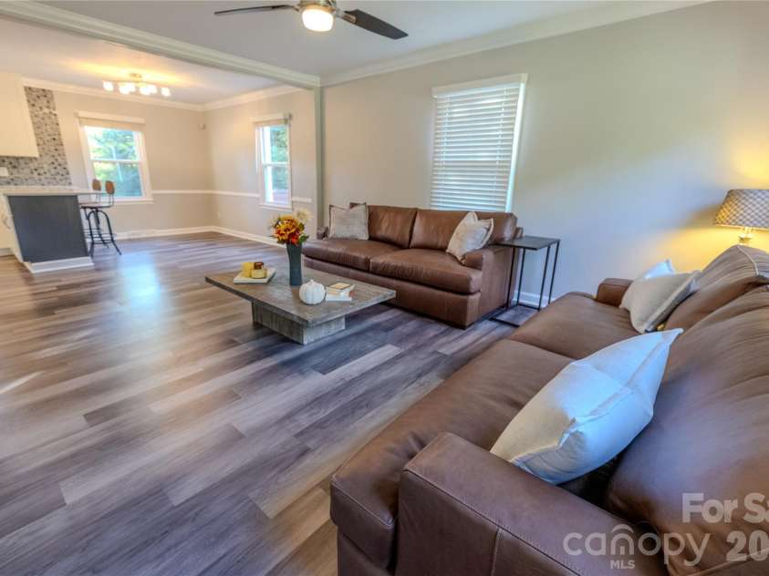 7055 Crossridge Road, Charlotte, NC 28214.  MLS# CAR4431183, YatesRealty ID 55132. 