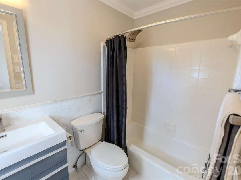 7055 Crossridge Road, Charlotte, NC 28214.  MLS# CAR4431183, YatesRealty ID 55132. 