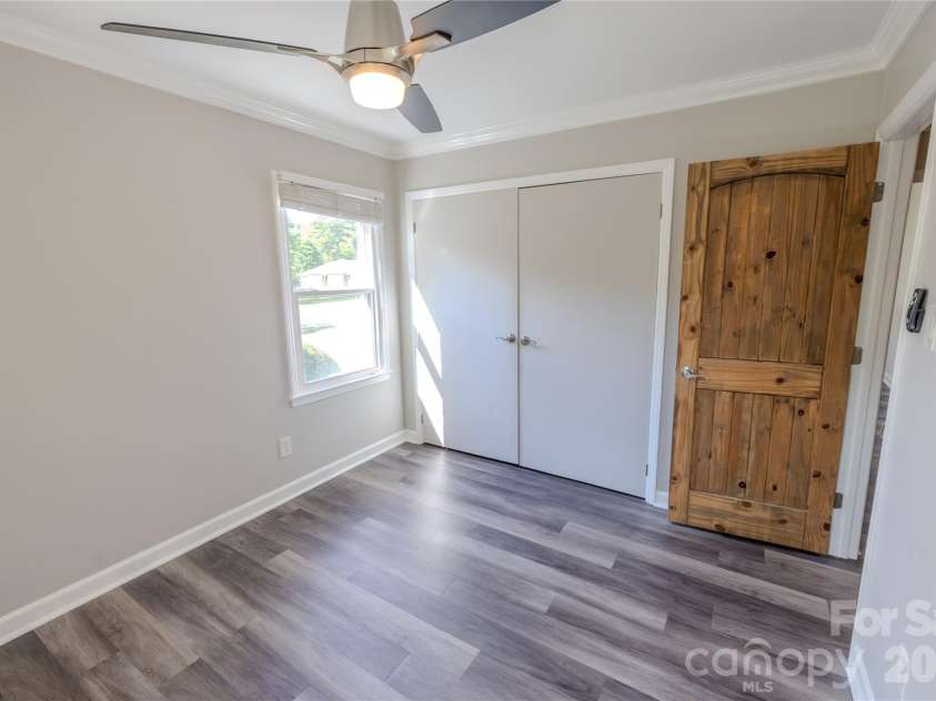 7055 Crossridge Road, Charlotte, NC 28214.  MLS# CAR4431183, YatesRealty ID 55132. 