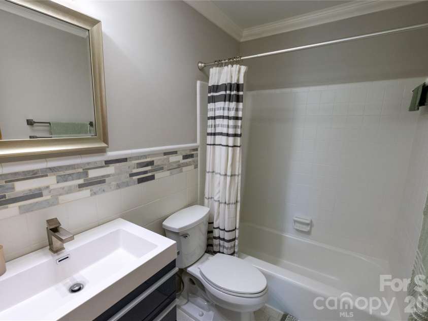 7055 Crossridge Road, Charlotte, NC 28214.  MLS# CAR4431183, YatesRealty ID 55132. 