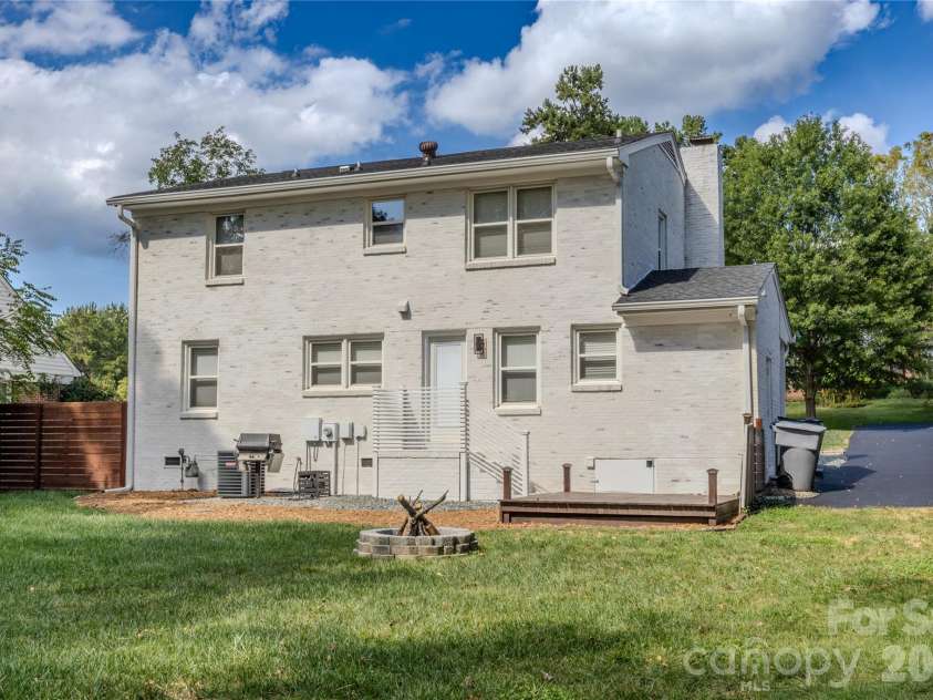 7055 Crossridge Road, Charlotte, NC 28214.  MLS# CAR4431183, YatesRealty ID 55132. 