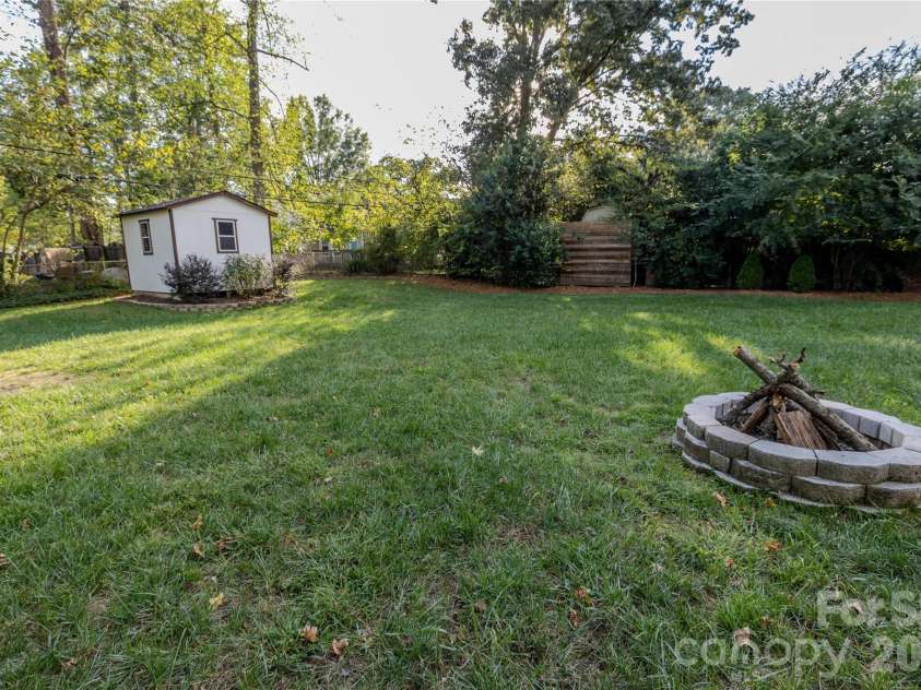 7055 Crossridge Road, Charlotte, NC 28214.  MLS# CAR4431183, YatesRealty ID 55132. 