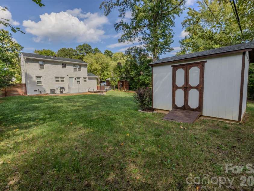 7055 Crossridge Road, Charlotte, NC 28214.  MLS# CAR4431183, YatesRealty ID 55132. 