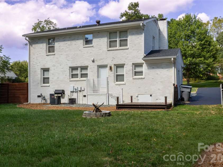 7055 Crossridge Road, Charlotte, NC 28214.  MLS# CAR4431183, YatesRealty ID 55132. 