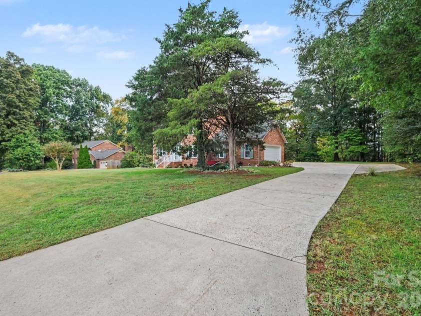 1312 Bennington Drive, Concord, NC 28027.  MLS# CAR4430583, YatesRealty ID 55134. 