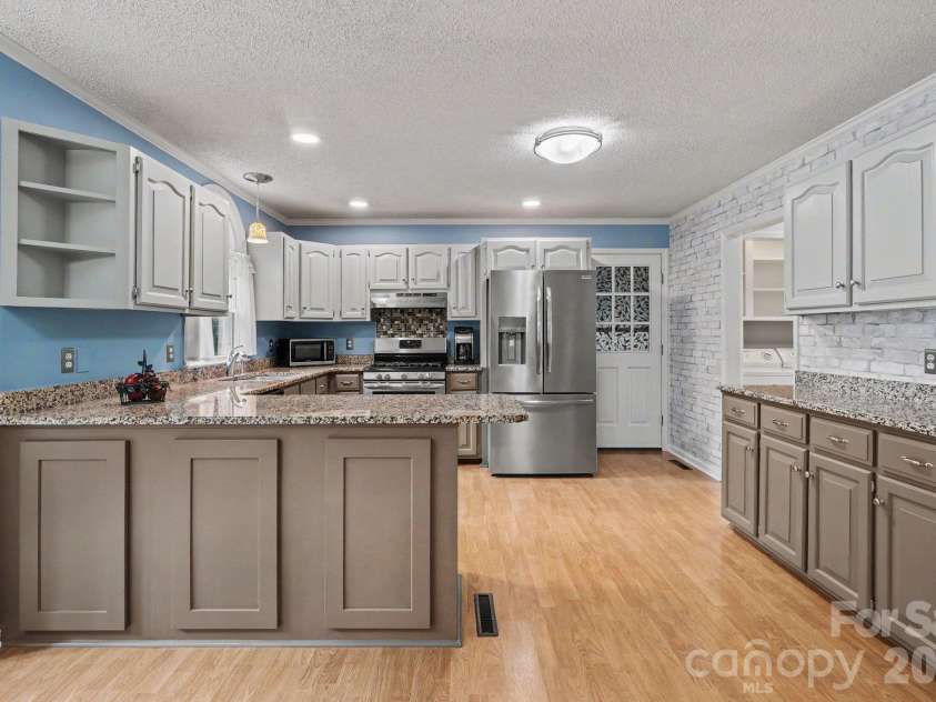 1312 Bennington Drive, Concord, NC 28027.  MLS# CAR4430583, YatesRealty ID 55134. 