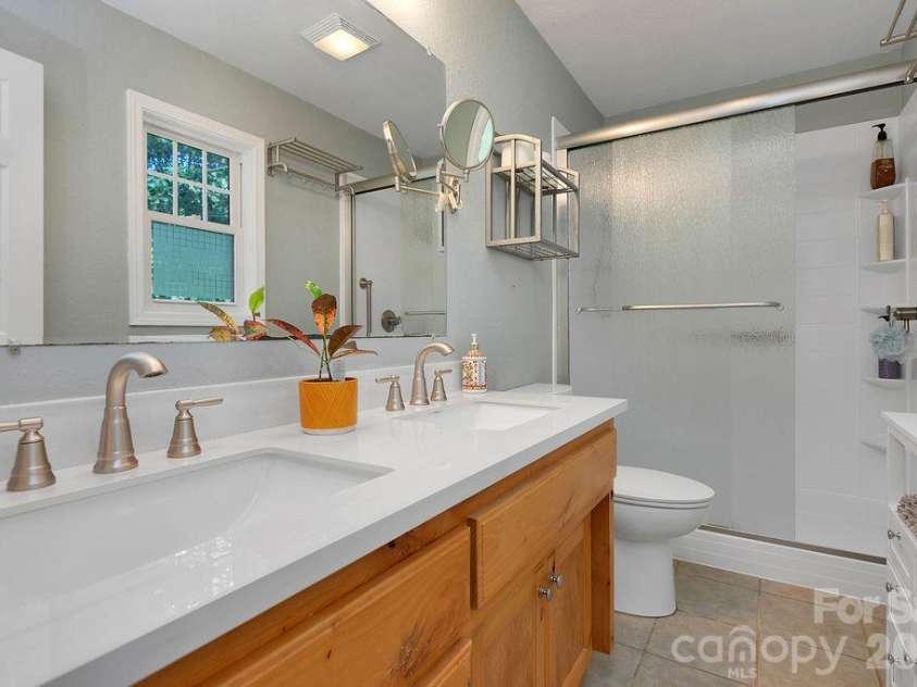 125 Rollins Place Road, Brevard, NC 28712.  MLS# CAR4431148, YatesRealty ID 55135. 