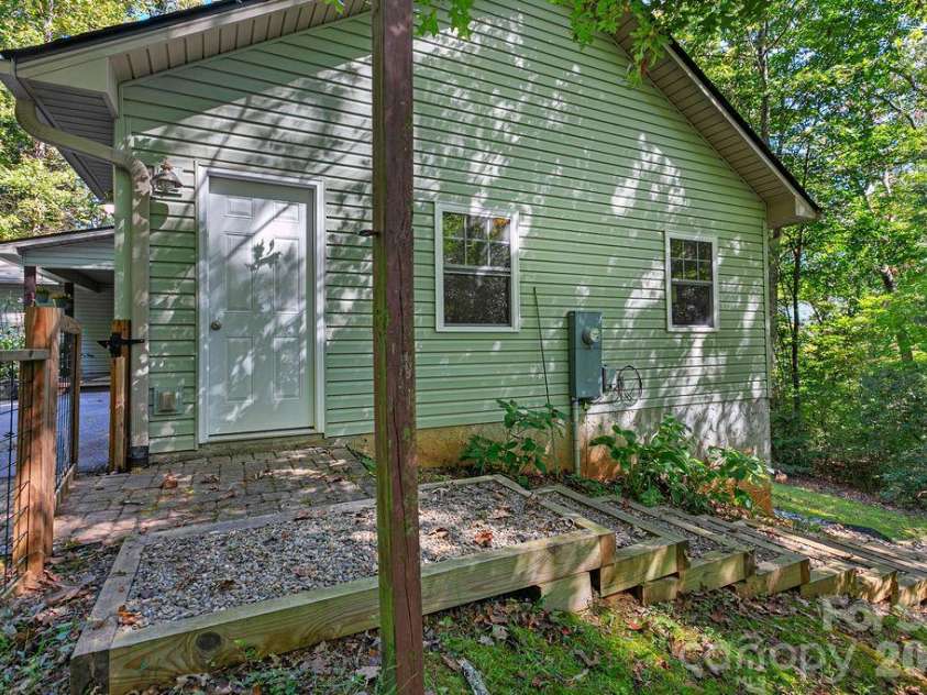 125 Rollins Place Road, Brevard, NC 28712.  MLS# CAR4431148, YatesRealty ID 55135. 