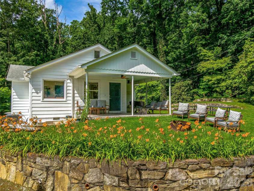170 Twin Springs Road, Hendersonville, NC 28792.  MLS# CAR4431168, YatesRealty ID 55136. 