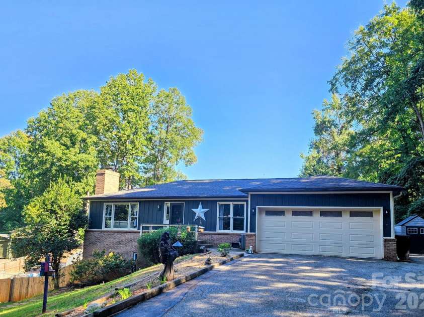 101 Catherine Drive, Columbus, NC 28722.  MLS# CAR4430356, YatesRealty ID 55137. 