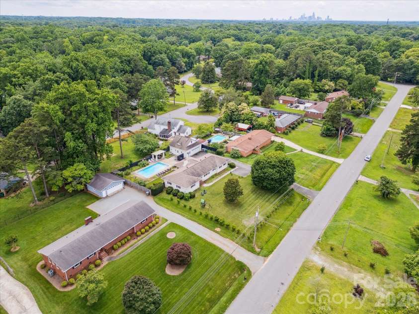 6700 Terry Drive, Charlotte, NC 28215.  MLS# CAR4430529, YatesRealty ID 55139. 