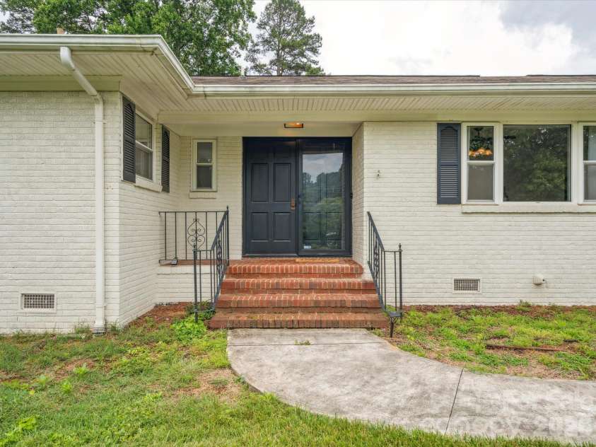 6700 Terry Drive, Charlotte, NC 28215.  MLS# CAR4430529, YatesRealty ID 55139. 