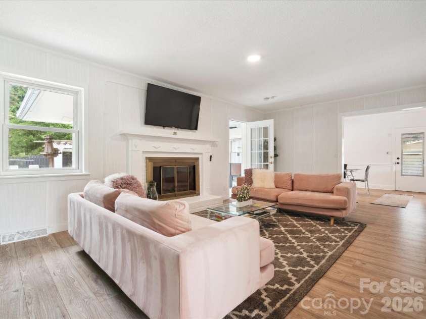 6700 Terry Drive, Charlotte, NC 28215.  MLS# CAR4430529, YatesRealty ID 55139. 